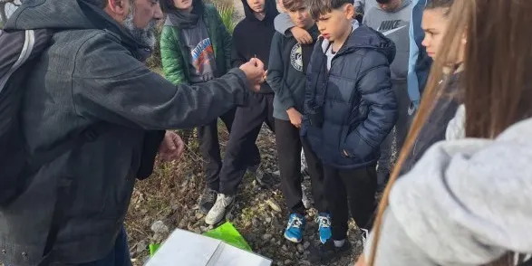 Set centres educatius de Cambrils participen en el programa Naturalitza’t per descobrir i estudiar els espais verds