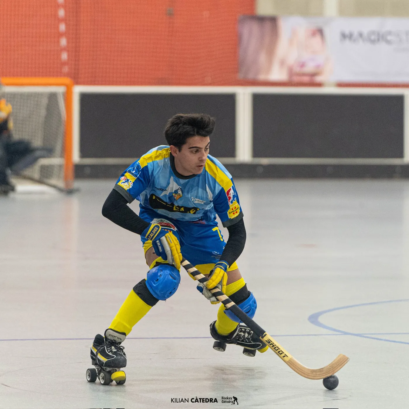 Els primers equips calderins d'hoquei i futbol tornen a la feina amb partits molt complicats