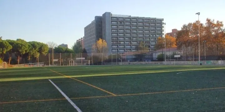 Detingut un entrenador de la UE Sants per presumptes abusos sexuals