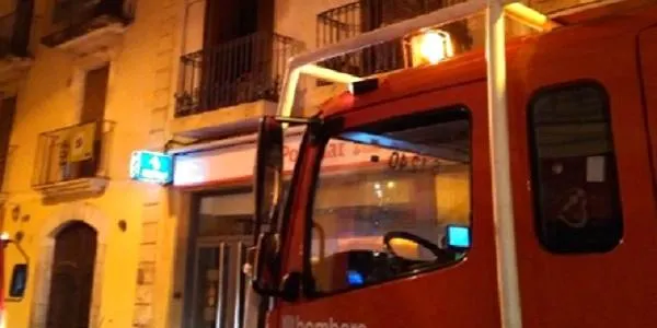 Dues persones ferides en l’incendi d’un habitatge al carrer Antoni Roig de Torredembarra