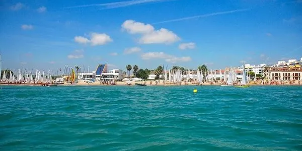 Els regatistes altafullencs Xevi Sánchez i Silvia Giménez, reconeguts amb el guardó Classe Patí de Vela dels premis Adipav