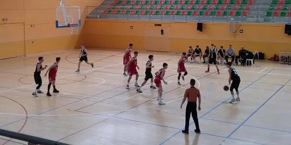 El Junior A del BBG s’imposa al Tortosa i segueix a un punt del lideratge (85-39)