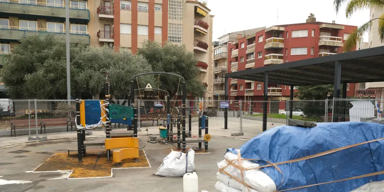 L’Ajuntament de Cambrils canvia la imatge del parc infantil de la plaça de la Concòrdia