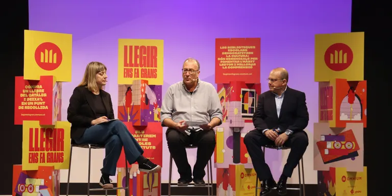 Òmnium engega una campanya per Sant Jordi per recollir milers de llibres per a les biblioteques escolars