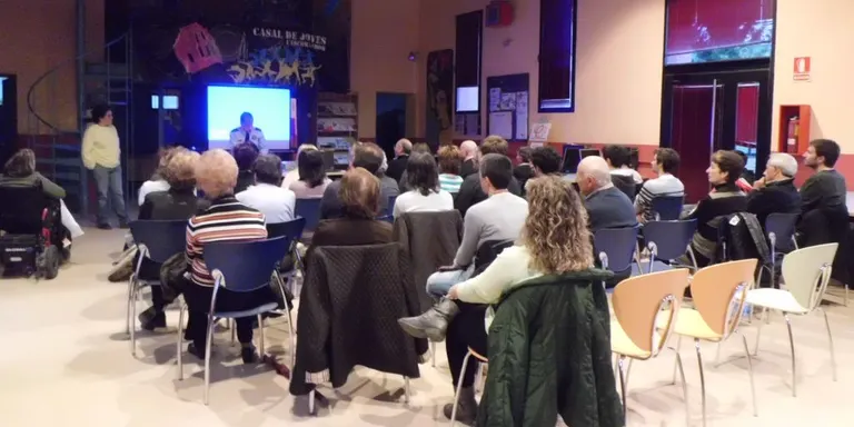 Expectació per la xerrada sobre xarxes socials al Punt Òmnia