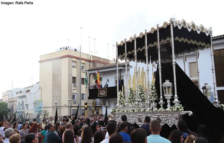 Los Muchachos de Consolación, la exaltación a la saeta y el azulejo de Jesús Nazareno de la calle Marcos de Cabrera, en ‘Semana Santa en la Campiña’