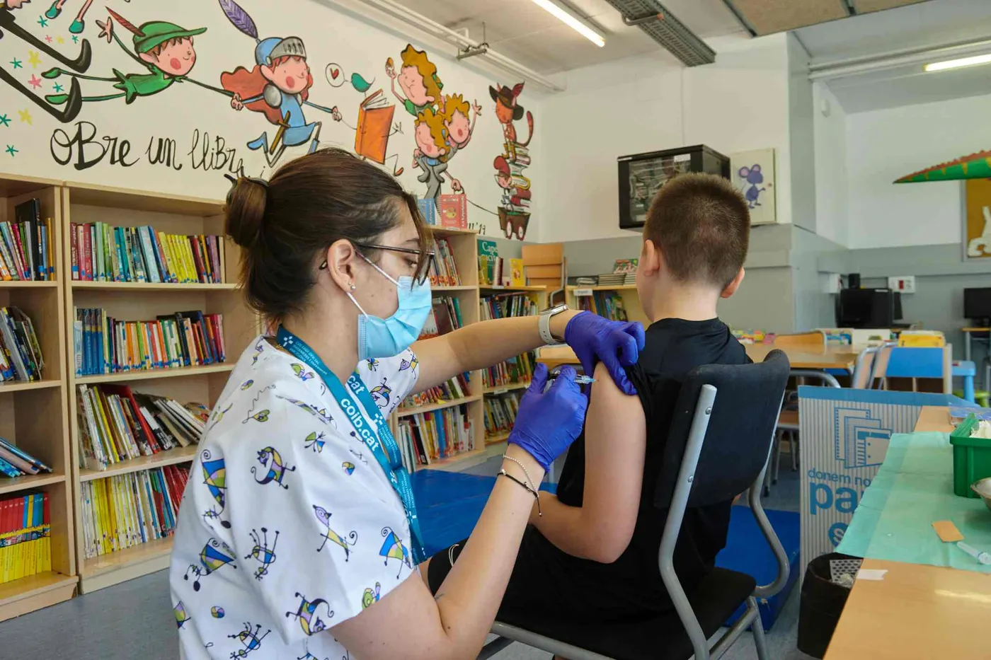 Salut comença a vacunar contra el virus del papil·loma humà a l'alumnat de 6è de primària