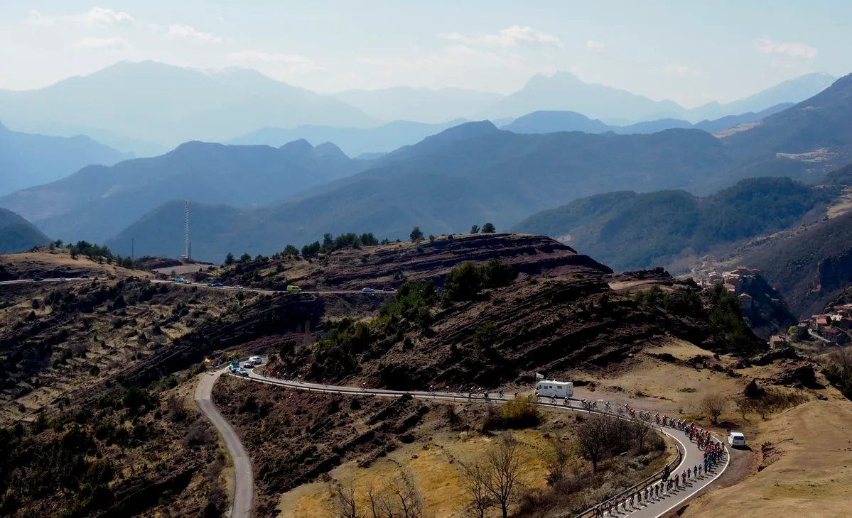 La Volta 2019, al pas per Castellar de n'Hug (Foto: @VoltaCatalunya)