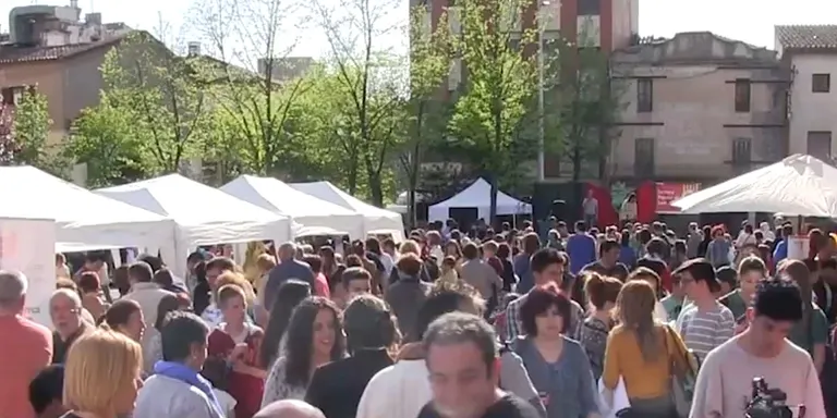 La diada de Sant Jordi llueix a Rubí