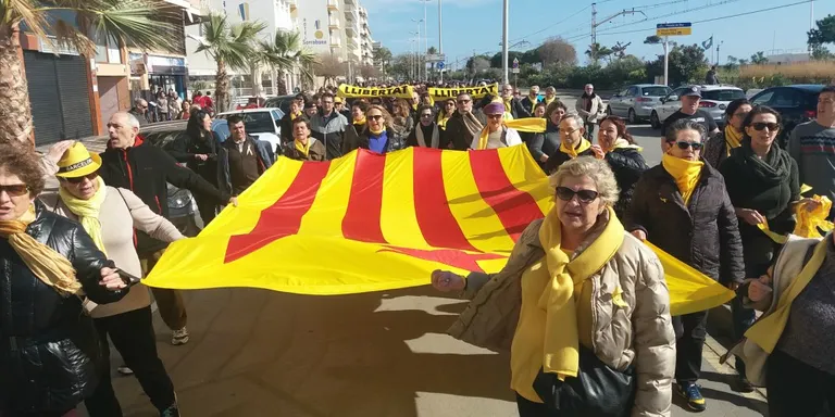 Marxa groga a Pineda i Calella per demanar la llibertat dels presos