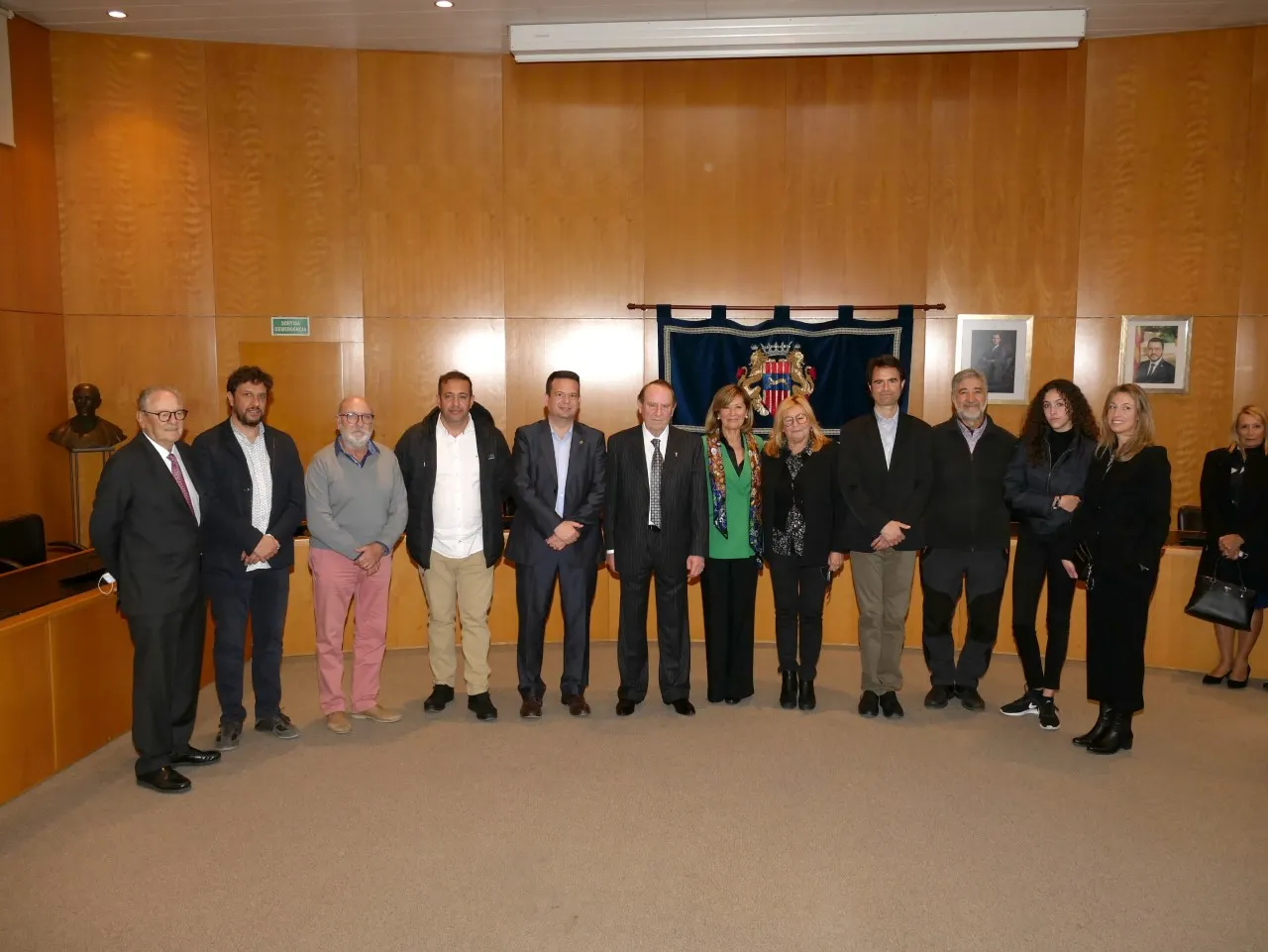 L’Ajuntament de Cambrils ret un homenatge al doctor Tomás Gómez pels seus 50 anys de professió
