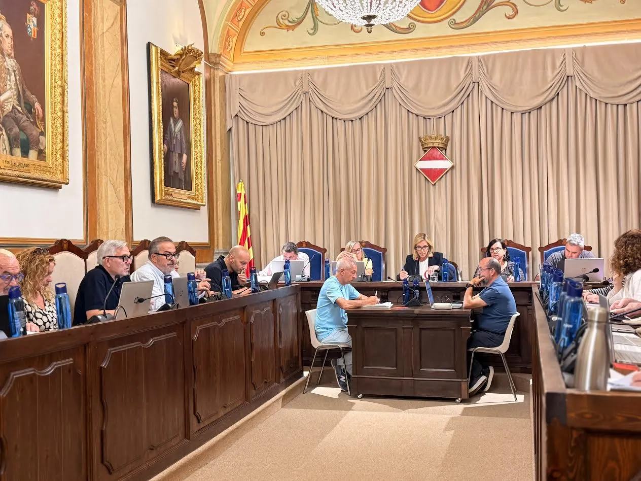 Valls congela els principals impostos i amplia les bonificacions per a l’habitatge social