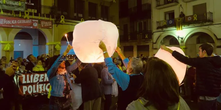 Valls se suma a la concentració de suport als Jordis després d’un any del seu empresonament