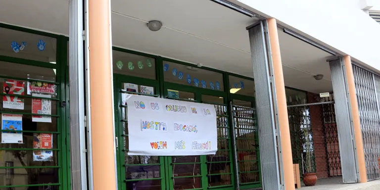 Un 31% dels docents fan vaga a Primària i un 8,7% a Secundària, segons Educació, i un 60 i un 75%, segons els sindicats