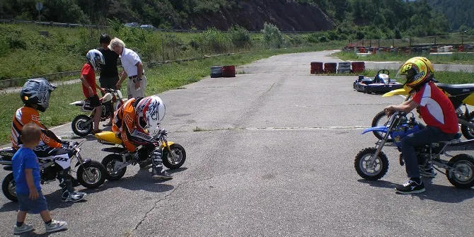 Nous cursos de conducció de motos i karts al Karting El Pla