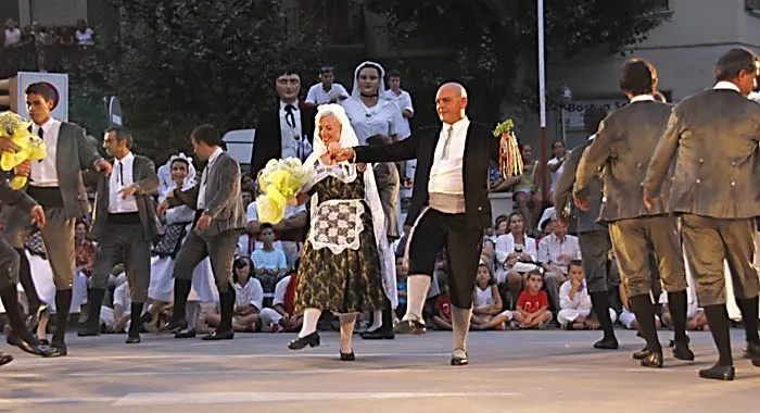 La tradicional Dansa d’Arenys torna a fer-se davant del Xifré