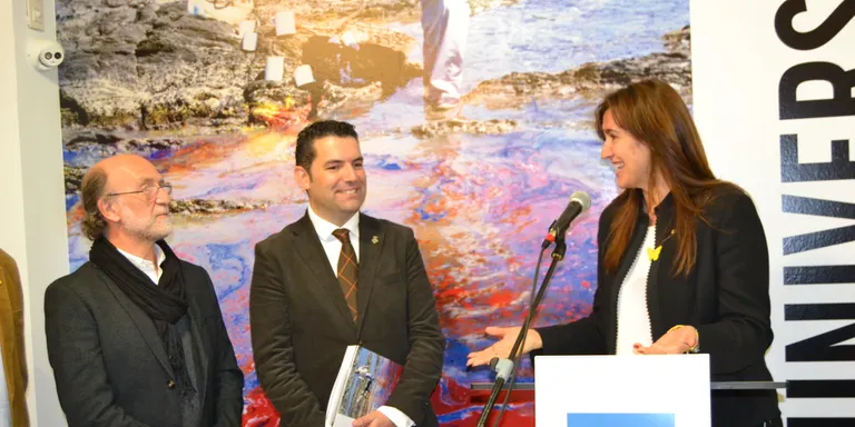Laura Borràs i Xavier Amor inauguren Univers Tharrats