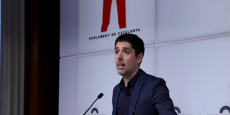 Els comuns demanen a ERC i CUP que "resolguin" l'interinatge a la presidència del Parlament