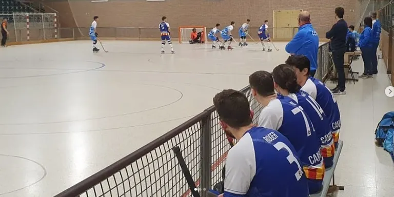 El Cambrils Club Hoquei guanya el Ploms i manté les opcions intactes de disputar la promoció d’ascens