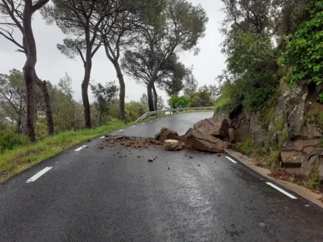 Les pluges d'aquests dies provoquen esllavissades i incidents en diferents vies calderines
