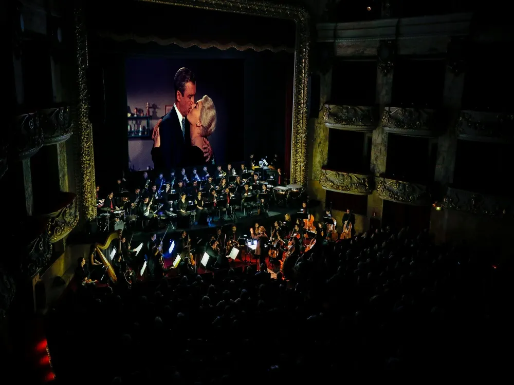 Us convidem a veure el clàssic "Vértigo" amb la música en directe de l'Orquestra Camera Musicae al 'notRubí'