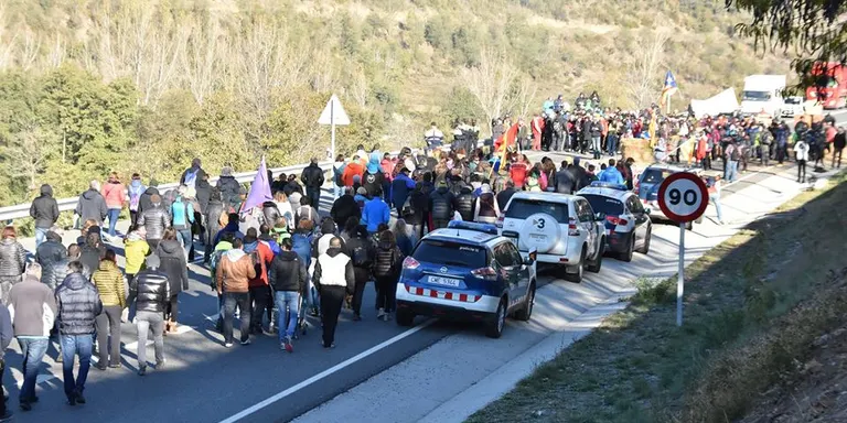 Nou tall a l'N-145 i seguiment desigual de la vaga general a l'Alt Urgell