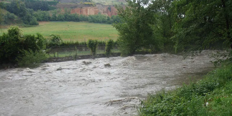 Les darreres pluges posen els rius al límit i fan desbordar la Garona