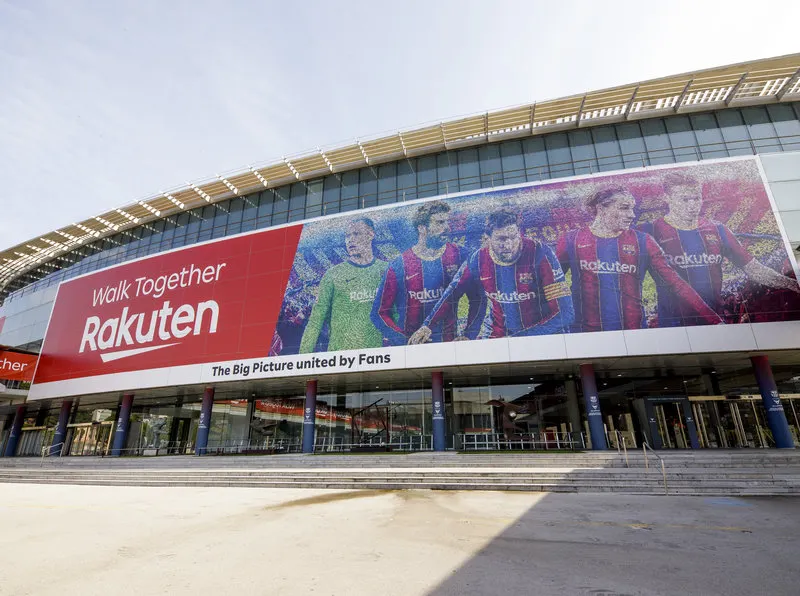 El Barça col•loca al Camp Nou un mosaic amb fotos de culers d'arreu del món