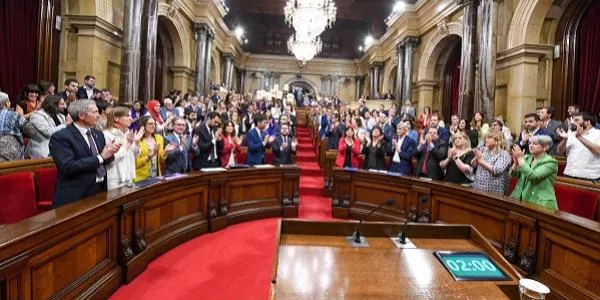 El Parlament aprova la llei del català
