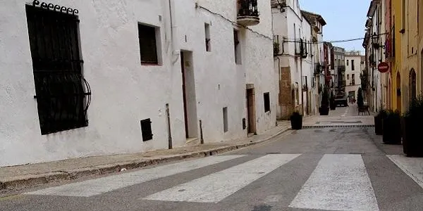 El tancament del carrer Martí d’Ardenya d’Altafulla es regularà mitjançant pilones