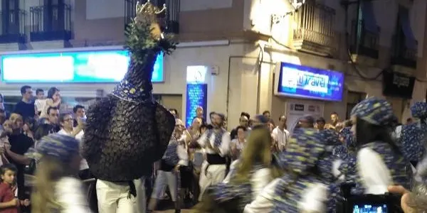 Torredembarra estrena per la seva festa major la Virgilieta, nova bèstia de foc filla de la Virgília