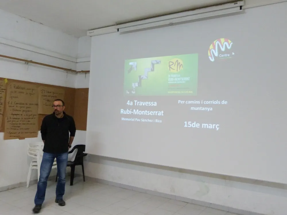 Albert Isús durant la presentació de la IV Travessa als Mitjans de Comunicació