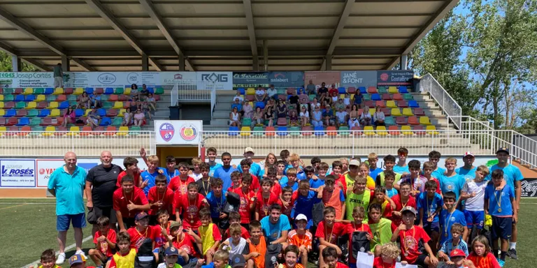 El Campus de Futbol i Anglès de Begur començarà el 6 de juliol amb un mes d’esport, aprenentatge i lleure