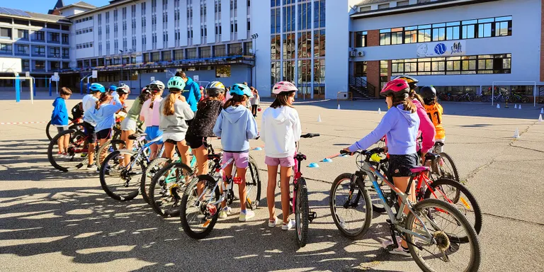 Les escoles de la Seu d'Urgell i Castellciutat participen en tallers per al foment de l'ús de la bicicleta