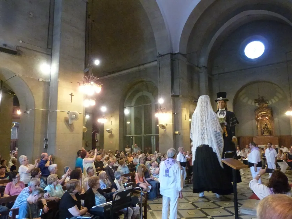 L’Església de Sant Pere s’omple durant la Missa solemne en honor al patró de la Festa Major