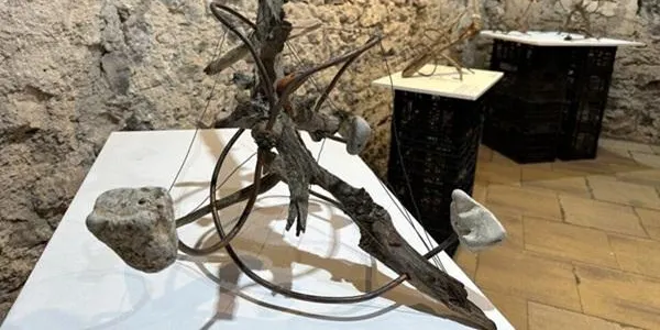 La sala Lluís d’Icart del Castell de Torredembarra acull l’exposició ‘Els nòmades del temps’