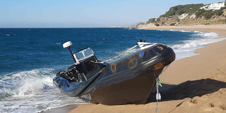 Troben una narcollanxa a la platja de Sant Pol
