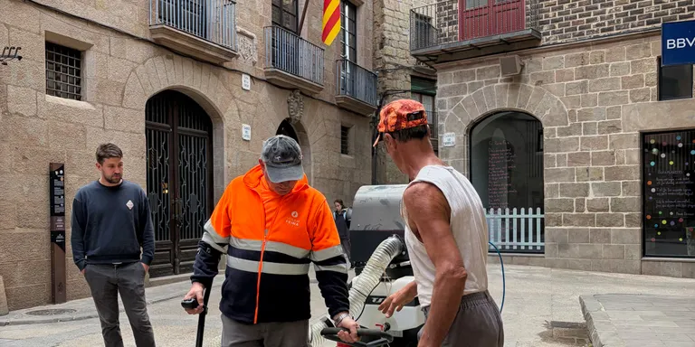 L’Ajuntament de Solsona signa un conveni amb Volem Feina per reforçar el manteniment dels parcs infantils i els espais verds