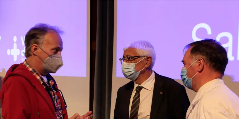 Vall d'Hebron fa el primer trasplantament pulmonar completament robòtic del món amb una nova via d'accés