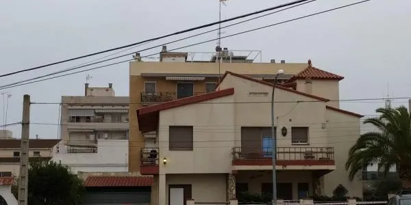 Una concentració contra la inseguretat a Torredembarra deriva en aldarulls davant un xalet okupat