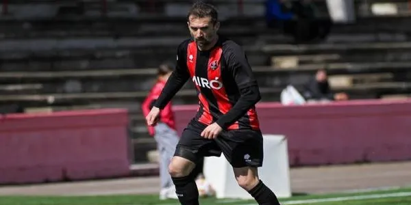 El futbolista Alberto Benito assoleix l’ascens a la Segona RFEF amb el Reus FC Reddis