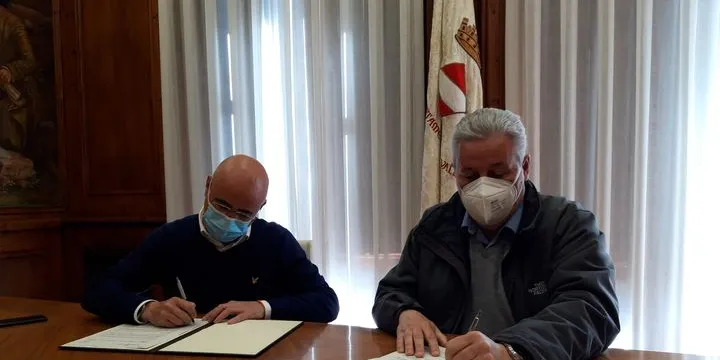 L’Associació Egueiro col·labora en els preparatius de la favatada