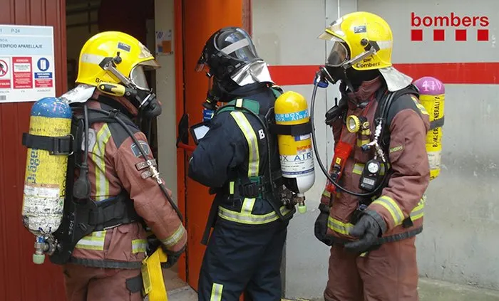 Un incendi en un pis del carrer Robert Gerhard de Cambrils obliga a evacuar 11 persones