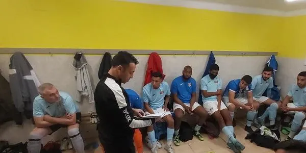 La Riera goleja el San Salvador i es manté imbatuda (1-4)