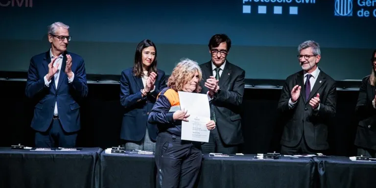 Carmen Osuna rep un reconeixement per salvar la vida d’un jove de 14 anys a Begur