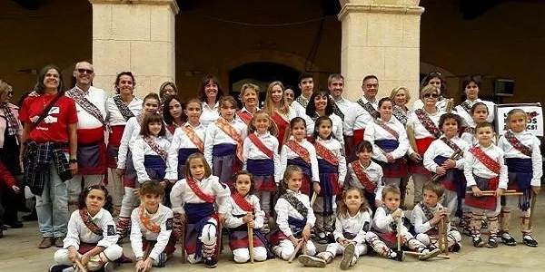 Els Bastoners d’Altafulla participen en una trobada de colles infantils a Esplugues del Llobregat