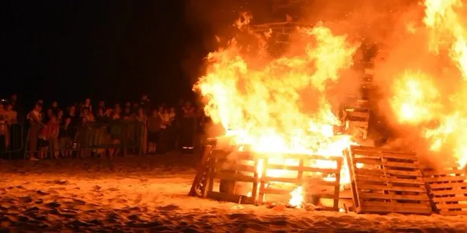 Baix a Mar s'endinsa de ple en la festa major de Sant Joan