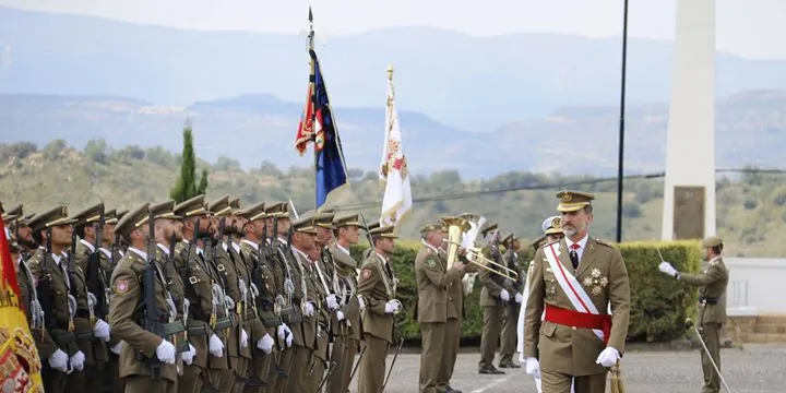 Felip VI presideix el lliurament de despatxos a 483 sergents a Talarn
