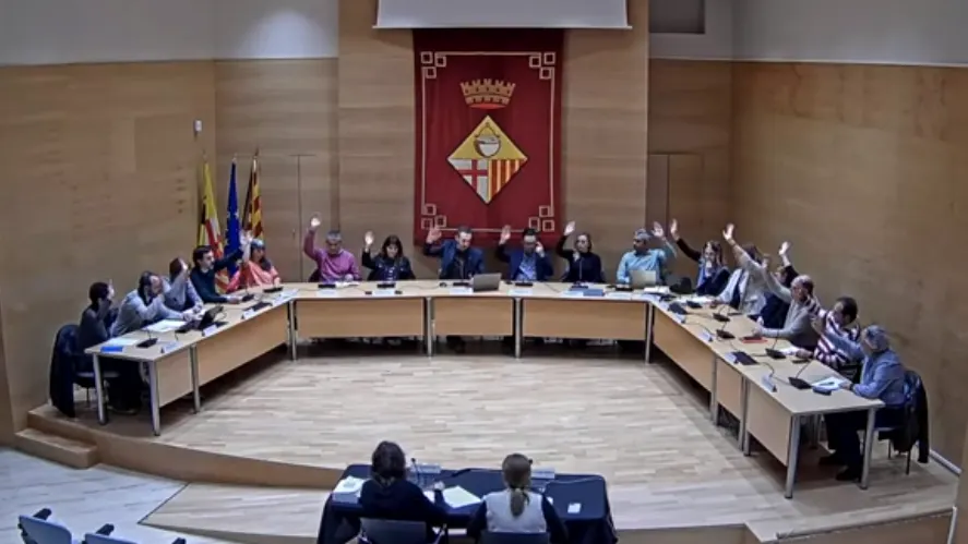 El Ple extraordinari i urgent aprova tots els punts per  unanimitat