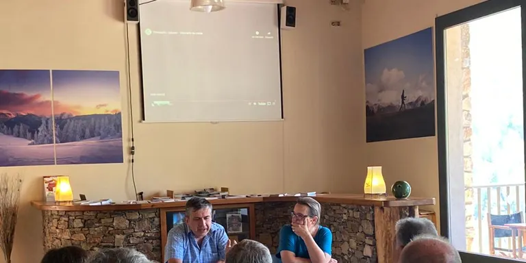 El club de lectura de Reviure les Valls tanca la programació 2021-2022 amb l'historiador Josep Calvet